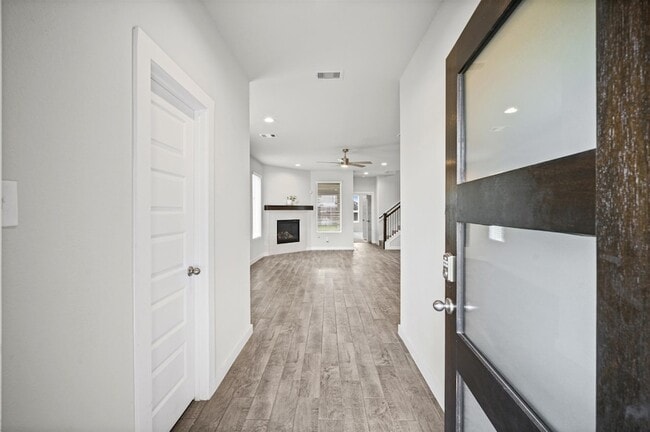 Building Photo - 144 Shining Pt Dr