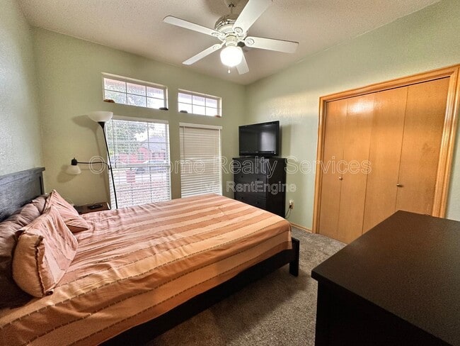 Building Photo - 17316 Valley Crst