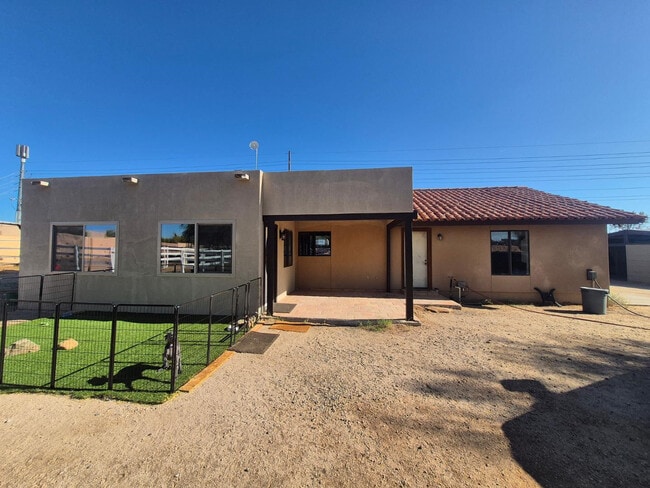 Building Photo - 6740 E Dixileta Dr