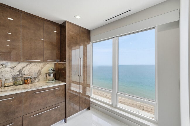 Building Photo - 4100 Galt Ocean Dr