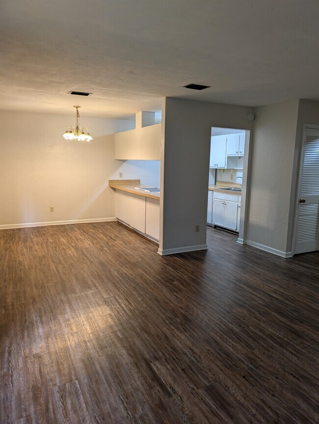 Building Photo - 671 Holyoke Ct