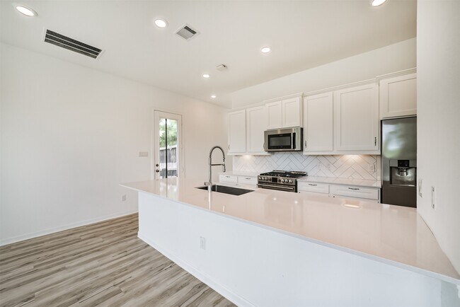 Building Photo - 547 Bristol Tide Ct