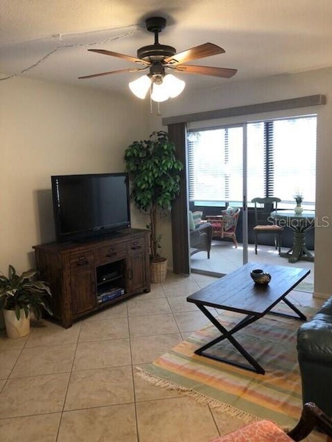 Building Photo - AVAILABLE OFF SEASON FOR $1,800/MO.  LONG TERM NEGOTIABLE