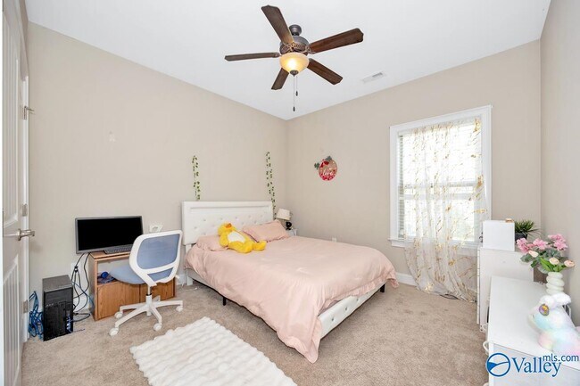 Building Photo - 216 SW Winterbranch Rd