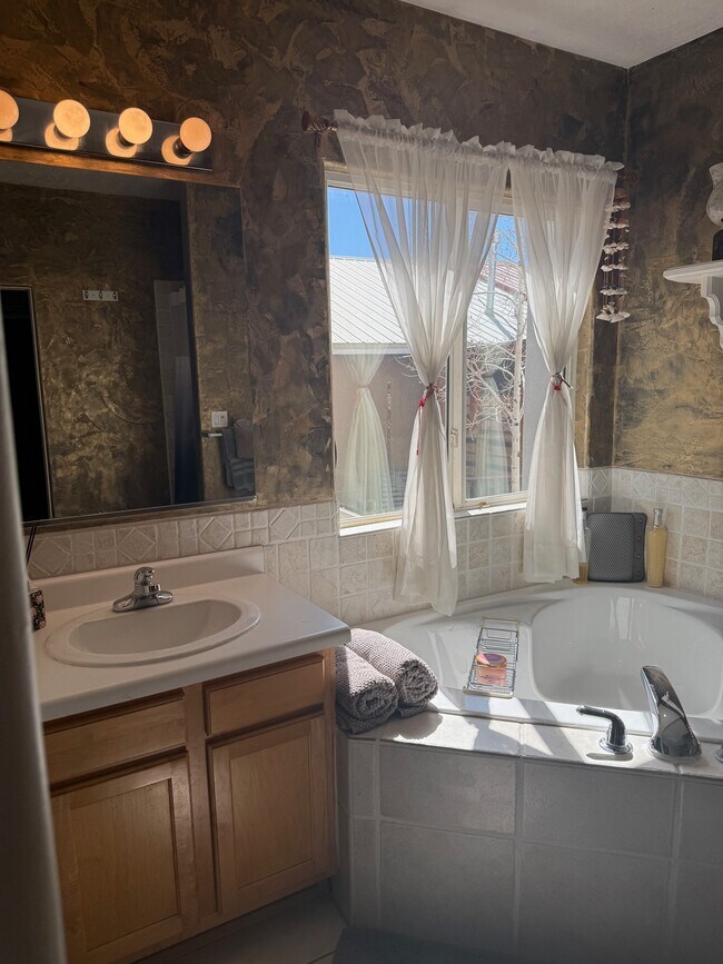 Building Photo - 6552 Cll Verde