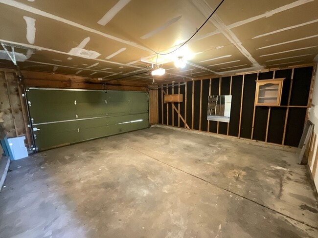 Building Photo - 4 Bedroom Home Available Near E Cheyenne M...