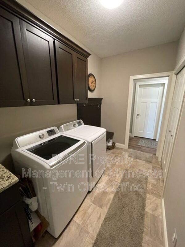 Building Photo - 631 Liberty Wy