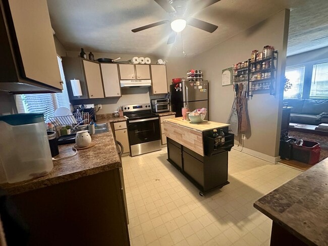 Building Photo - Charming Home in Radford