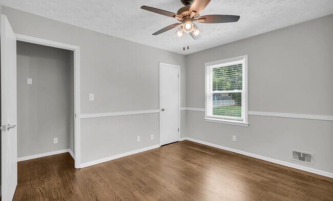 Building Photo - 474 Royal Oaks Terrace SW