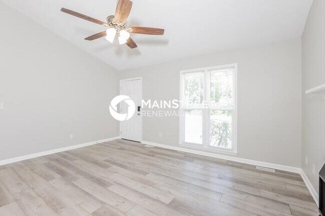 Building Photo - 3 Bedroom Pet-Friendly Home in CLAYTON, NC with Main Street Renewal