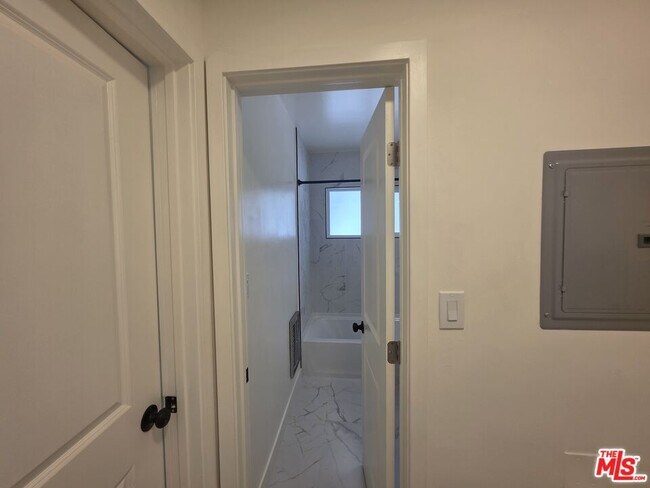 Building Photo - 1411 Innes Pl