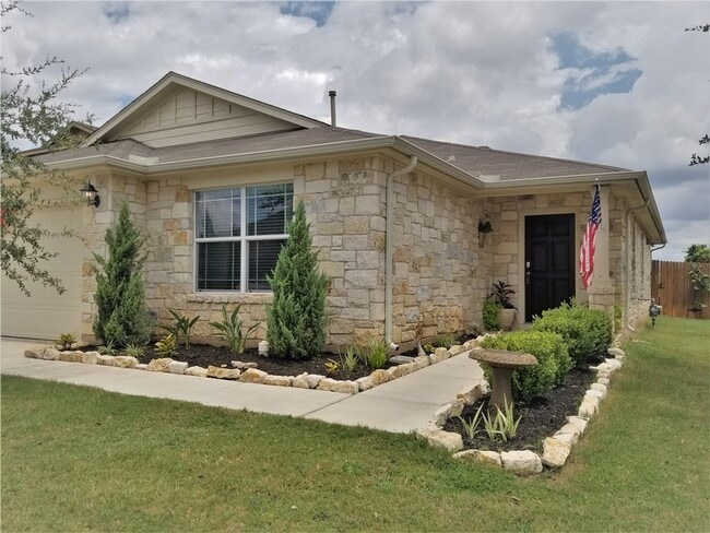 Primary Photo - BEAUTIFUL 4 BEDROOMS / 2 BATH HOME IN HUNT...