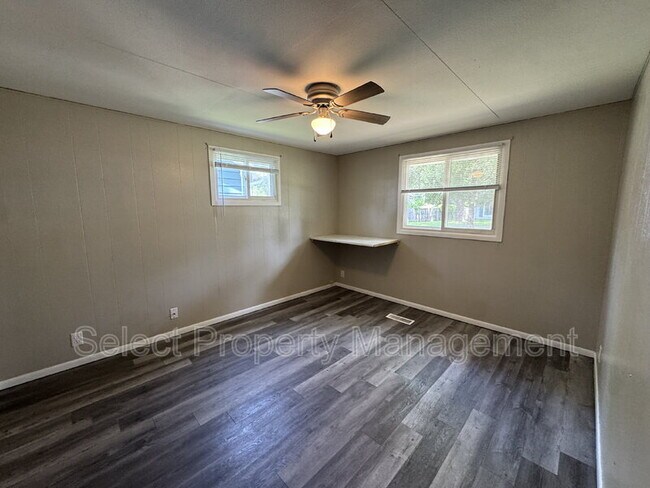 Building Photo - 1210 Asbury Dr