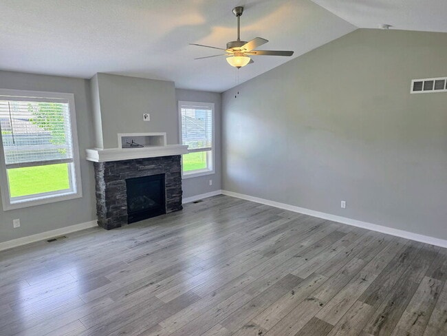Building Photo - 701 Bradford Dr