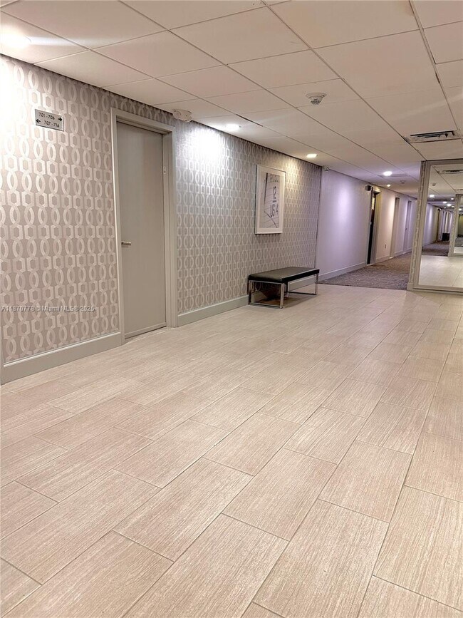 Building Photo - 300 Bayview Dr