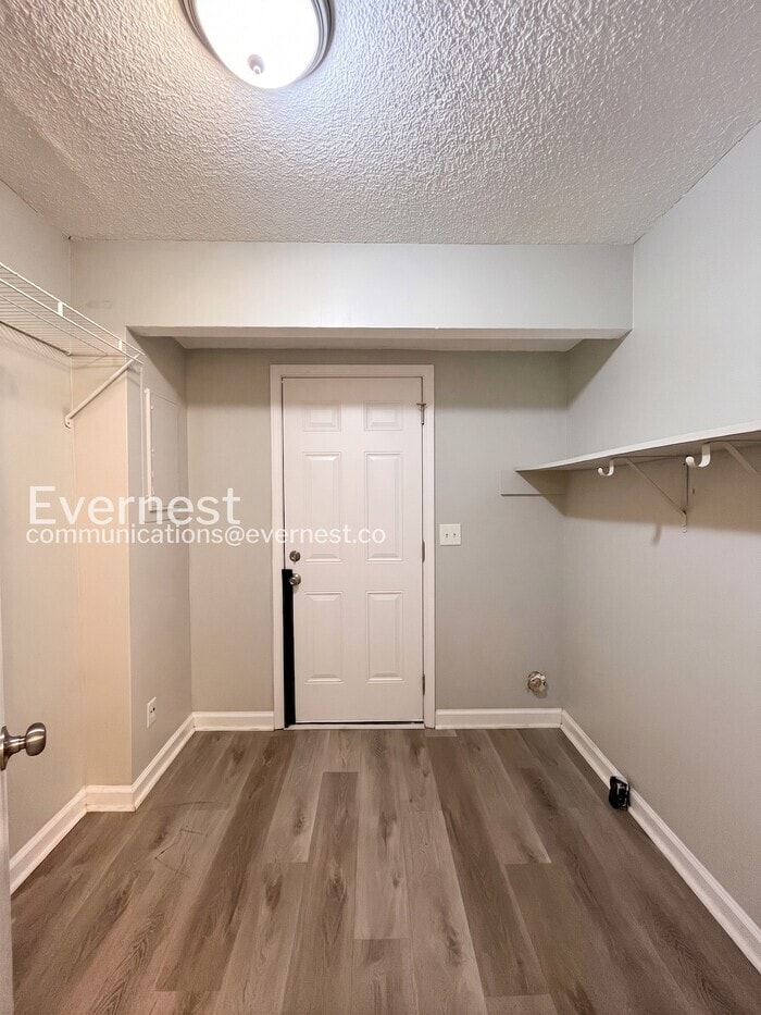 Building Photo - 409 Alexander Dr