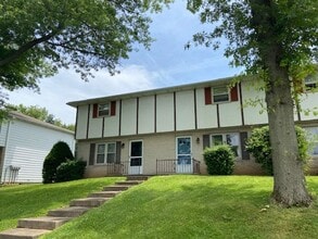 Building Photo - Town Home in York Township