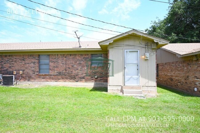 Building Photo - 806 Fleetwood-