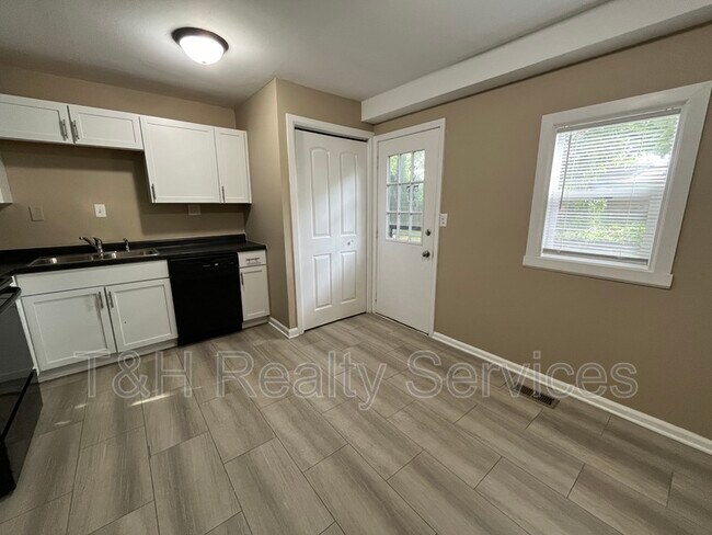 Building Photo - 2649 Ebbie Rd