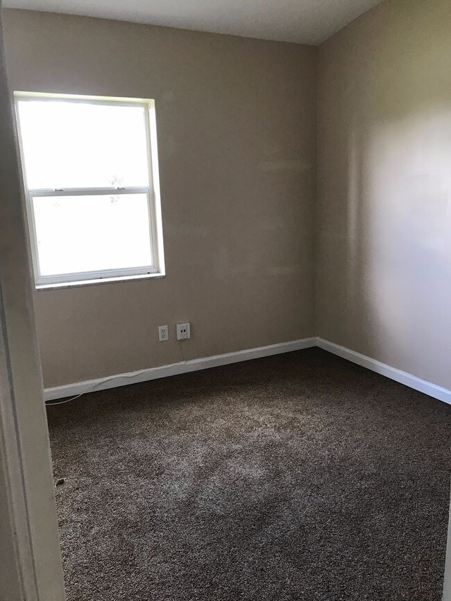 Building Photo - 3 Bed 1 Bath Home | Pet Friendly | Washer Dryer Hook Ups | Section 8 Welcome