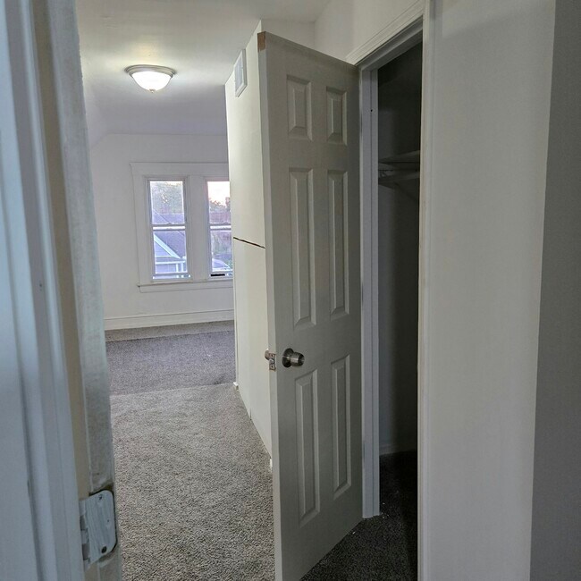 Building Photo - 1443 W 85th St