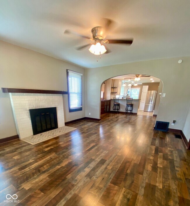 Building Photo - 302 E Troy Ave