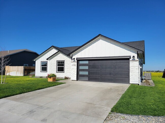 Building Photo - 4705 Corinth Dr
