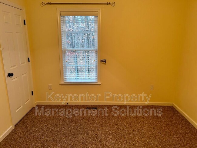Building Photo - 107 Oakstone Run