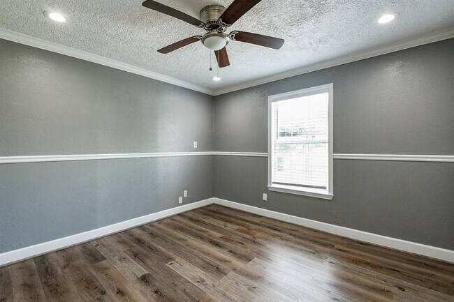 Building Photo - 3017 Barberry Dr