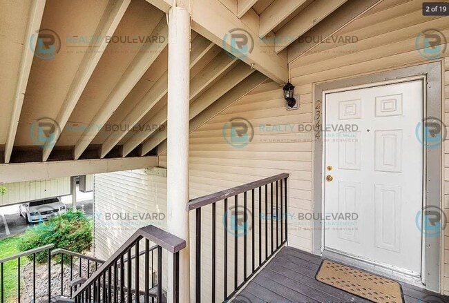 Building Photo - 1 Month free!! This stunning two-bedroom, two-bathroom townhouse with Loft Area