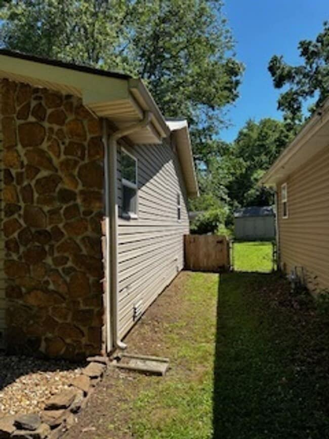 Building Photo - Fully Remodeled Home!