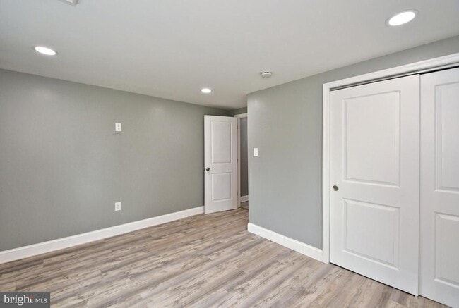 Building Photo - 205 Maple Ave