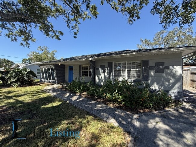 Building Photo - 4619 W Bay Villa Ave