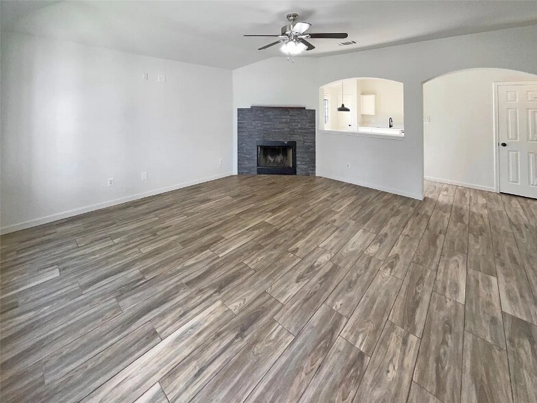 Building Photo - 1610 Cottonwood Ct