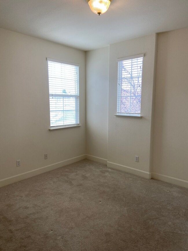 Building Photo - Folsom Parkway - 4 Bdrm, 3 bath