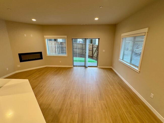 Building Photo - Brand New! 3 Bedroom / 2 Bath Townhome wit...