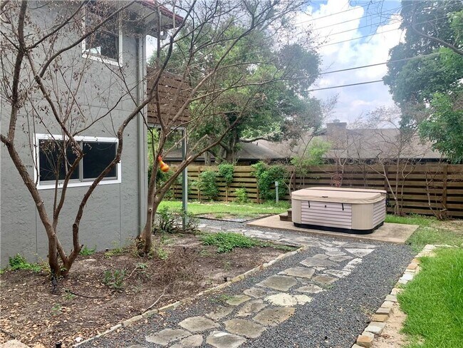 Building Photo - 4003 Tablerock Dr
