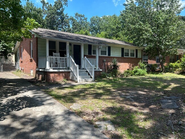 Building Photo - 2807 Holt Dr