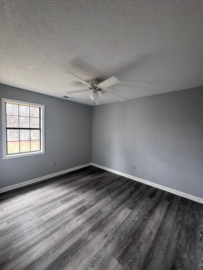 Building Photo - 1007 Cagle St NE