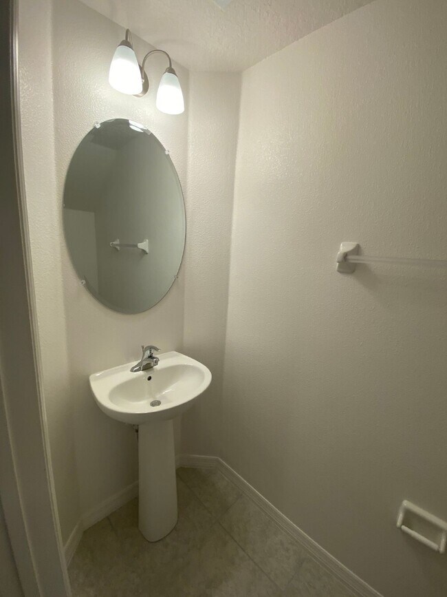 Building Photo - Charming 3 Bed, 2.5 Bath Rental in Lithia,...