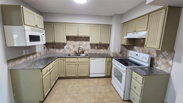 Building Photo - 808 Howell Dr