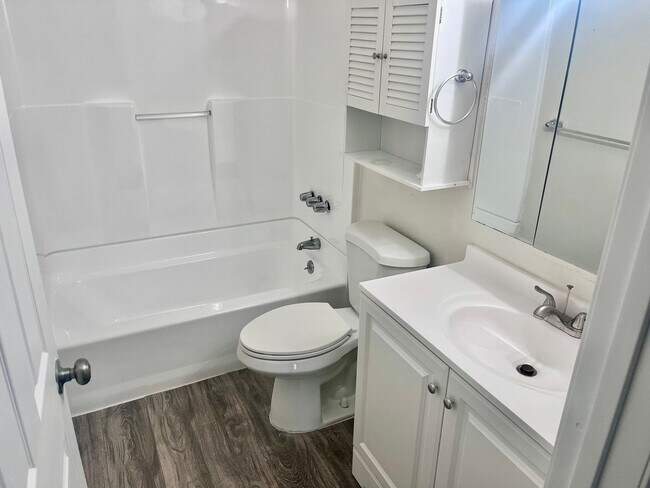 Building Photo - Cool Reno and Nifty Private yard too-Inner SE Duplex