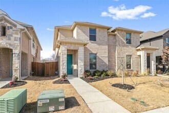 Building Photo - Gorgeous Townhouse for rent in North Fort ...