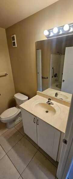 Building Photo - 4767 Via Palm Lakes