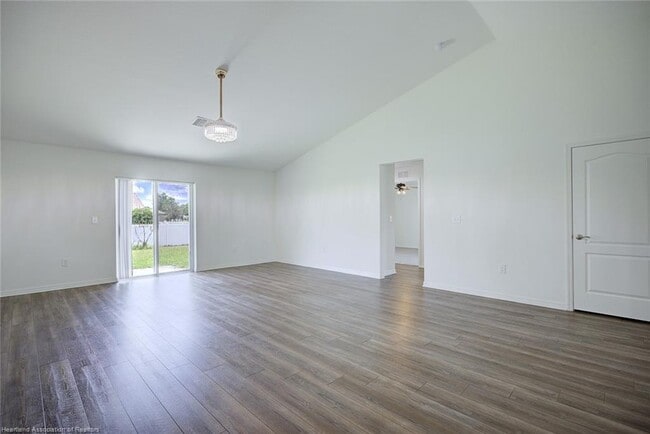 Building Photo - 4550 San Ignacio Dr