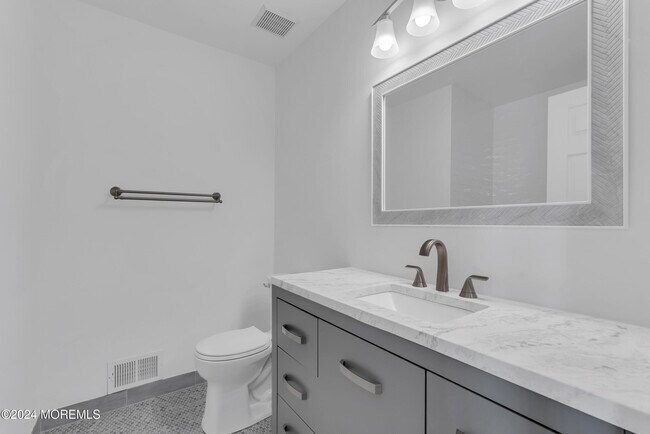 Building Photo - 2 Charles Ct