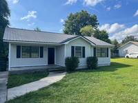 Building Photo - SPRING MOVE-IN SPECIAL: $500 OFF 1ST MONTH...