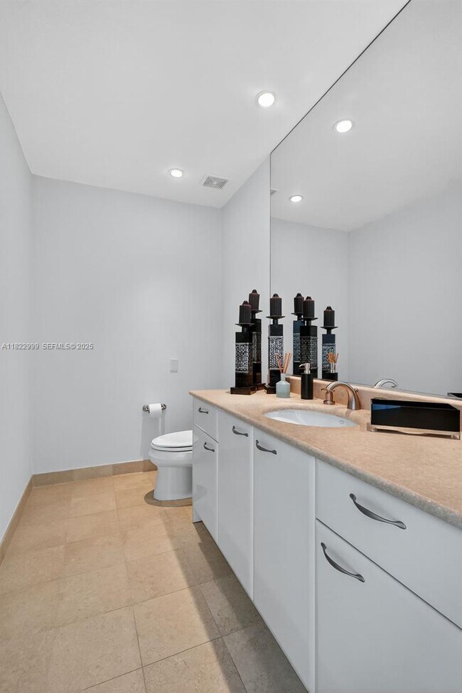 Building Photo - 20155 NE 38th Ct