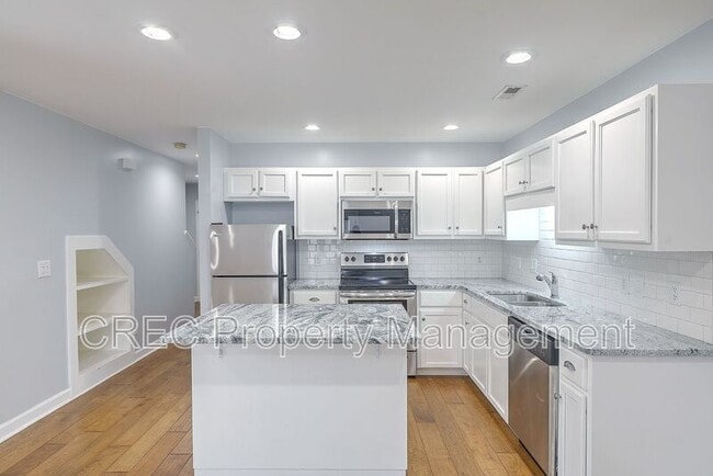 Building Photo - 2882 Mackenzie Ct