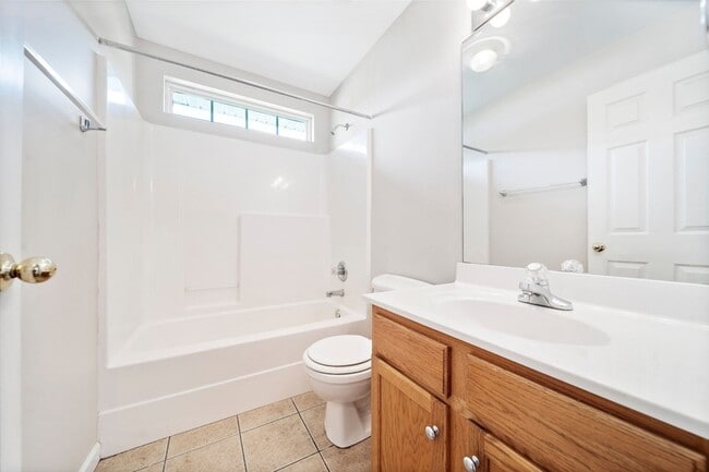 Building Photo - 100 Camden Ct N